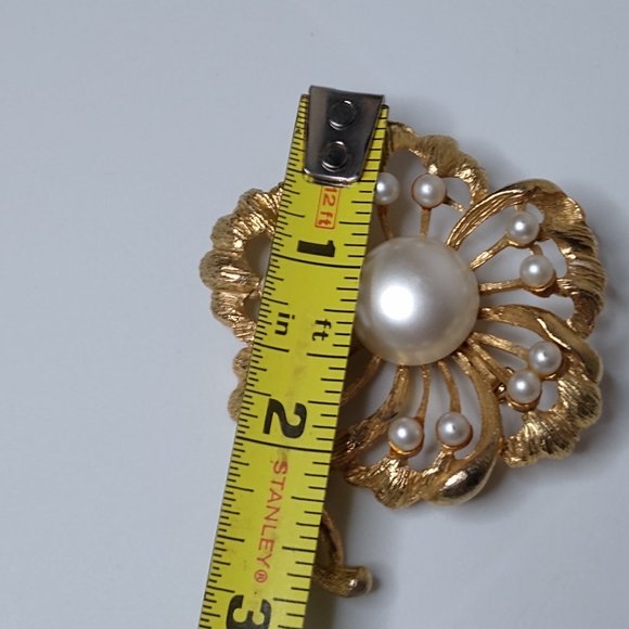 Vintage Faux Pearl And Metal Large Flower Brooch - Picture 11 of 15